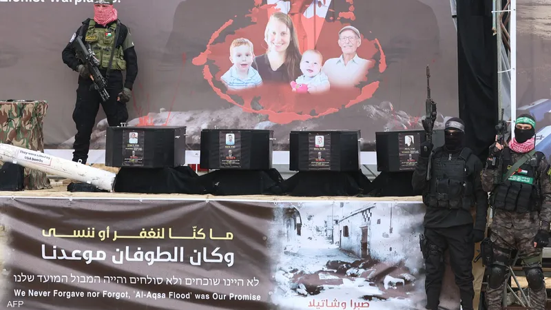 طلب عاجل من عائلة بيباس إلى نتنياهو: “لا تستغل أبناءنا”