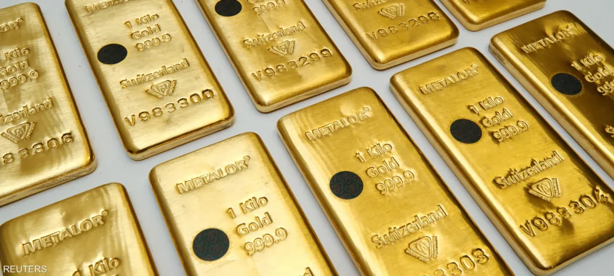 الذهب يكتب تاريخا جديدا ويتجاوز حاجز الـ 3000 دولار