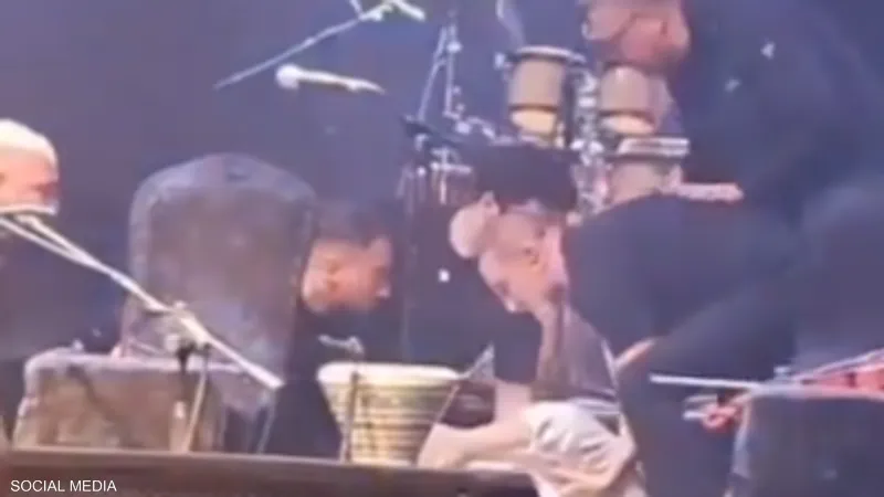 بالفيديو.. لحظة وفاة مغني تركي شهير على المسرح