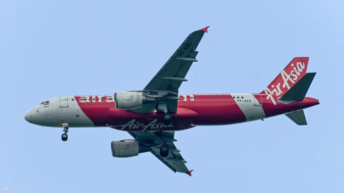 “لا يتذكر”.. أردني حاول فتح أبواب طائرة متجهة إلى سيدني