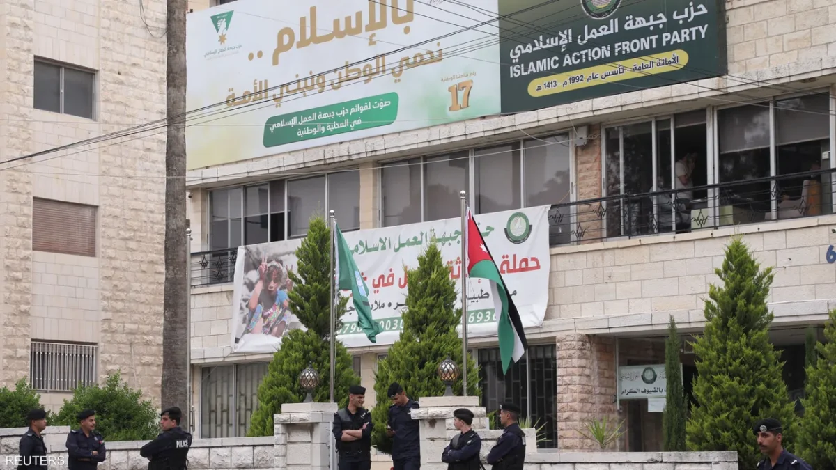 ضربة قاصمة للإخوان في الأردن.. حظر وقرارات حكومية صارمة