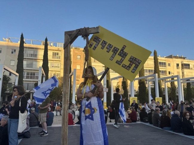 عائلات الأسرى الإسرائيليين لترامب: نتنياهو يكذب عليك