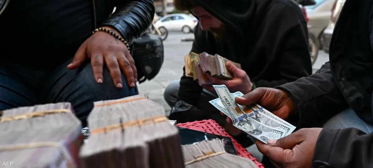 الليرة تخطف الأضواء بعد إعلان ترامب رفع العقوبات عن سوريا