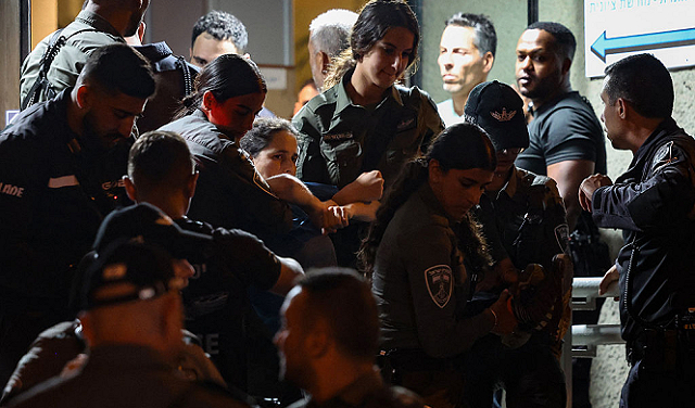 متظاهرون يقتحمون مقر الليكود مطالبين بصفقة الأسرى ووقف الحرب