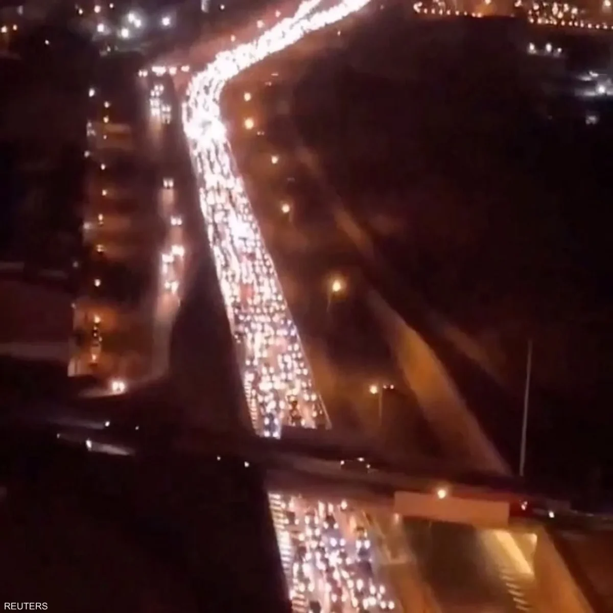 بالصور.. نزوح آلاف الإيرانيين من طهران بعد تصريحات ترامب