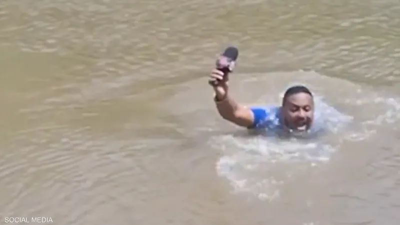 مراسل يعثر على جثة طفلة مفقودة أثناء المباشر