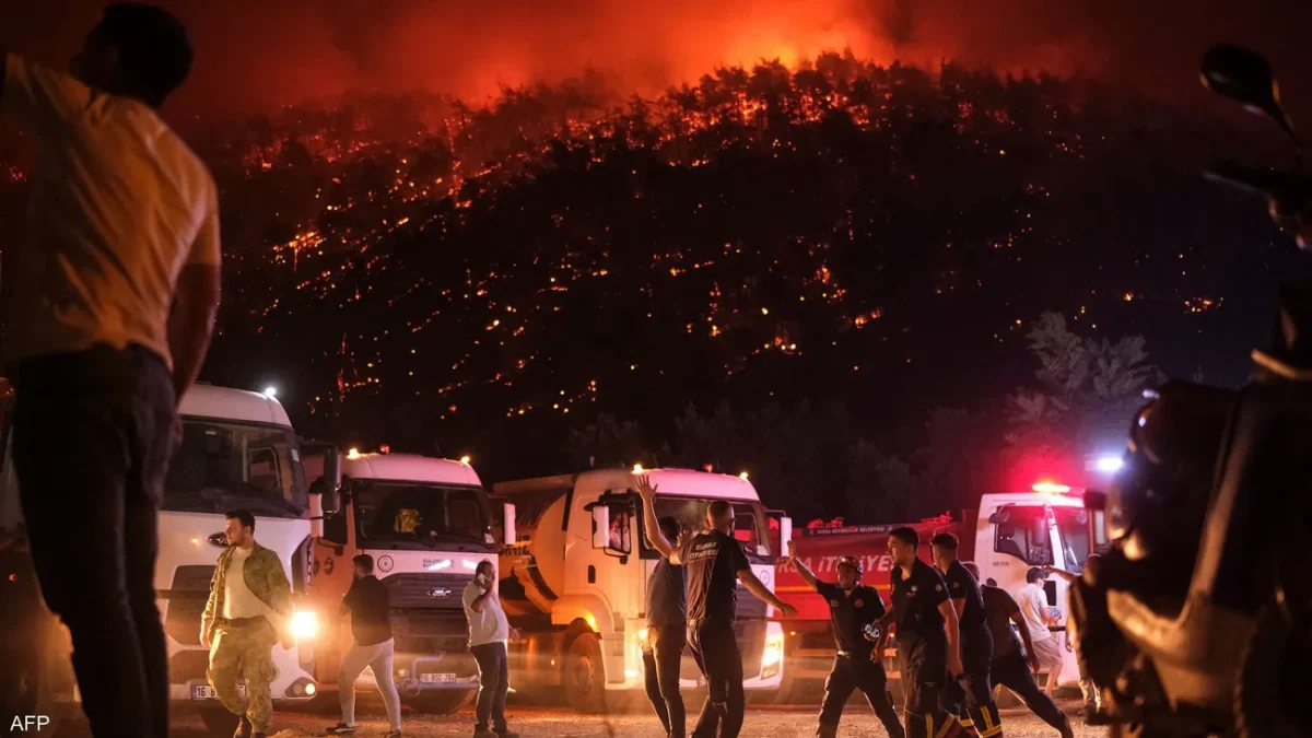 حرائق الغابات تقترب من رابع أكبر مدن تركيا