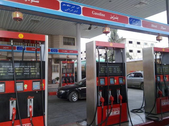 محافظ نابلس: لا أزمة وقود في المدينة وما حدث “بالأمس” نتيجة إشاعات مضللة