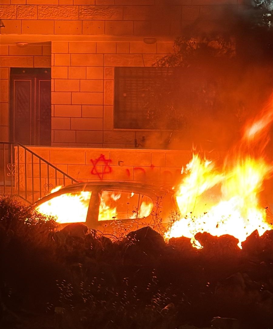 شهيد وإحراق مركبات ومنازل شرق رام الله