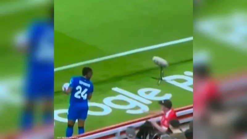 فيديو يظهر تعرض نجم غانا للعنصرية من مشجع ليفربول المقعد