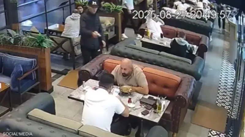 فيديو.. “مجهول” يطلق النار على رئيس فريق تركي سابق في مقهى