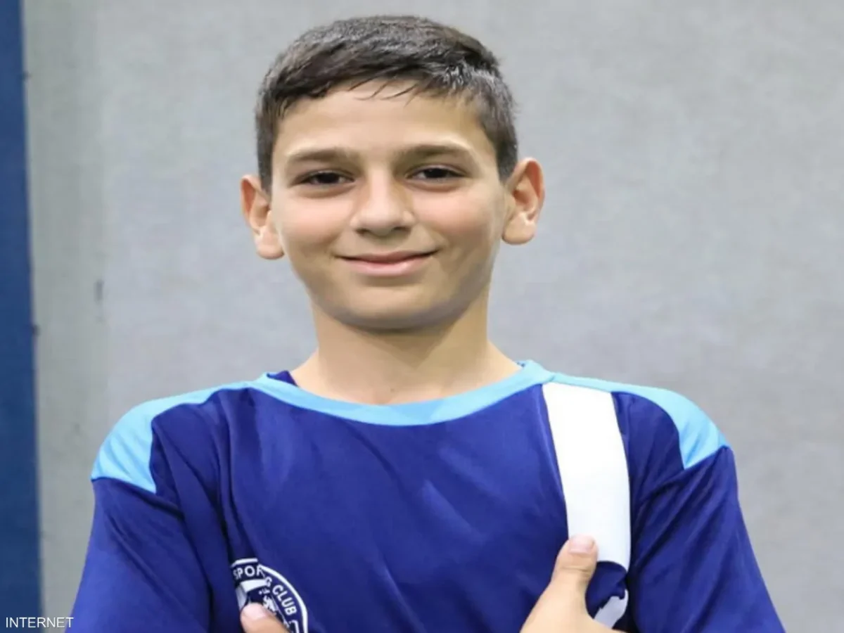 بقصف استهدف منزله.. مقتل لاعب كرة قدم مع 14 من أفراد أسرته