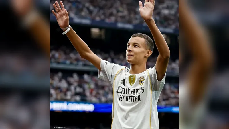 فيديو.. شاب مغربي يخطف الأضواء قبل مباراة الريال وإسبانيول