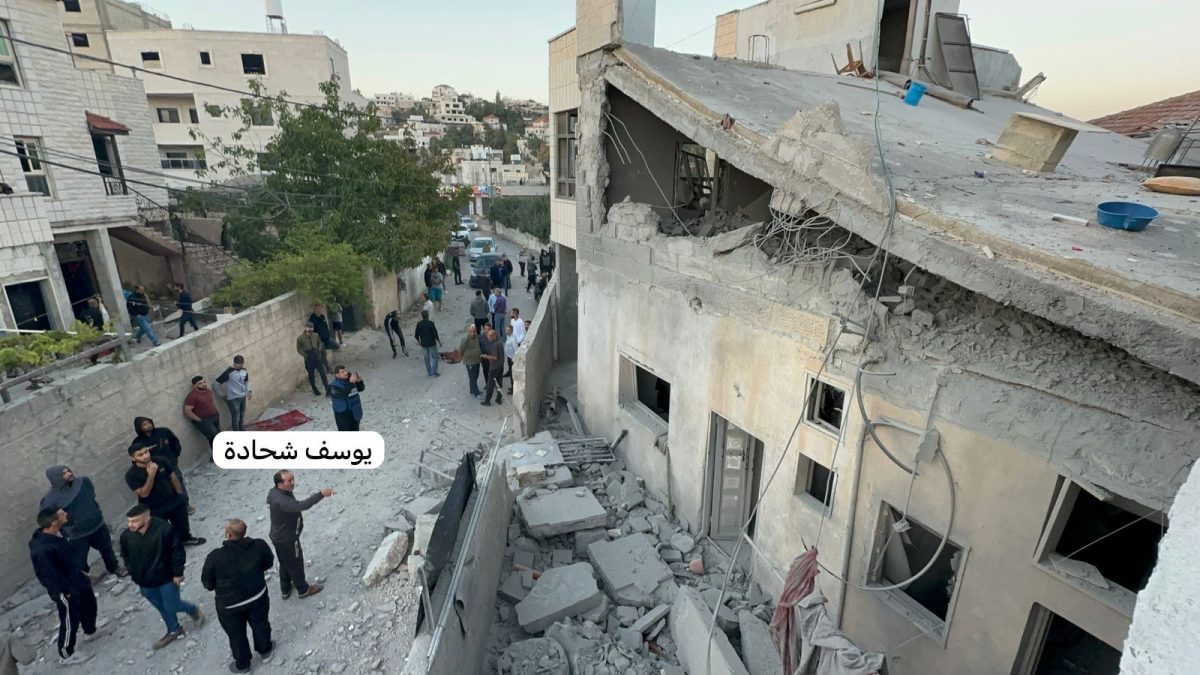 الاحتلال يفجر منزل الشهيد مثنى عمرو شمال غرب القدس