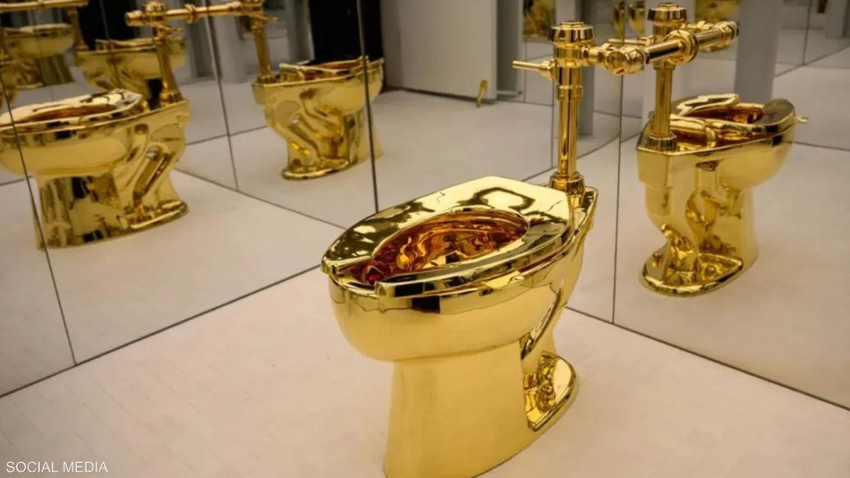 بيع مرحاض ذهبي بـ”سعر خيالي”