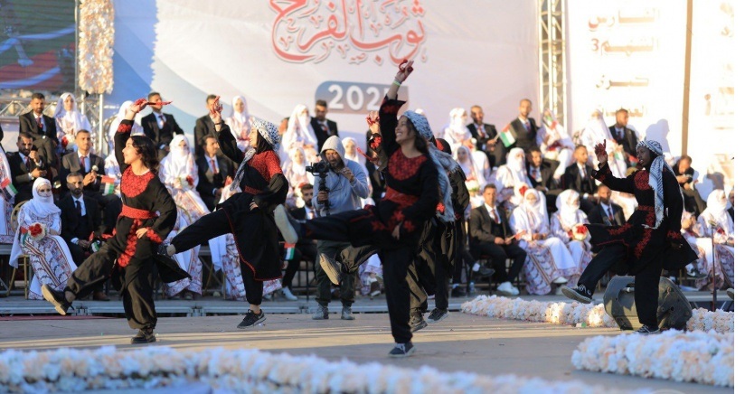 بدعم من وكالة الإمارات للمساعدات الدولية: “ثوب الفرح” يعيد الأمل لـ54 عريسًا في غزة