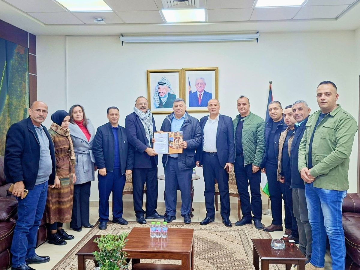 مديرية السياحة والآثار في نابلس تسليم تقرير العمل والإنجازات للعام 2025  لـ محافظ نابلس بحضور أمن المؤسسات