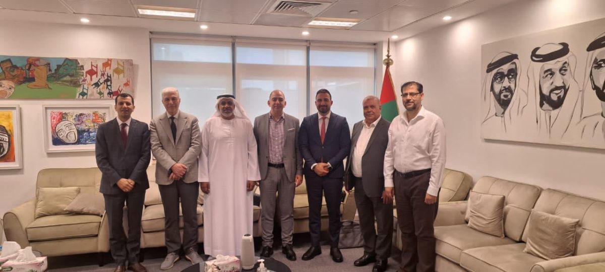 وفد من جامعة النجاح الوطنية يزور نادي الصداقة الإماراتي الفلسطيني لبحث آفاق التعاون المشترك