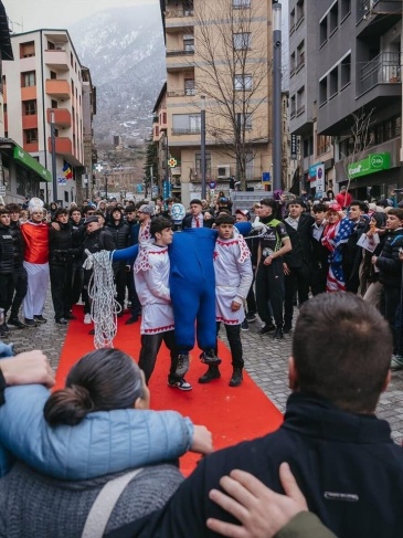 أندورا- غضب الجالية اليهودية بعد محاكمة وإحراق دمية تمثل إسرائيل في كرنفال تقليدي