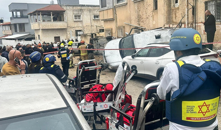 كفر قاسم: 5 جرحى جراء شظايا صاروخية واستمرار عمليات البحث الميداني