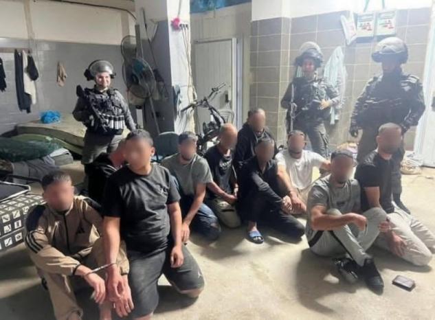 مركز الديمقراطية وحقوق العاملين يطالب بمساءلة الجهات المسؤولة عن الانتهاكات التي يتعرض لها العمال أثناء تنقلهم أو خلال عملهم وتعزيز الرقابة على أماكن العمل