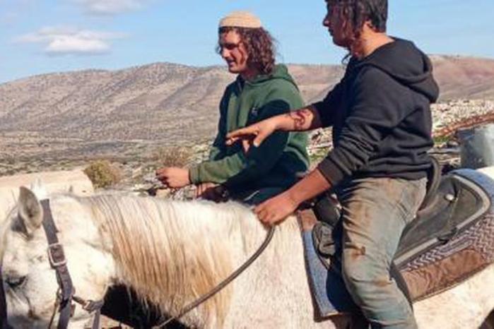 مستوطنون يعيقون عمل طواقم لجنة الانتخابات في خربة يرزا شرق طوباس