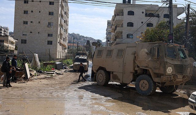 جيش الاحتلال يستنفر في مخيم جنين بعد نجاح دخول فلسطينيين إلى المخيم رغما عن الحصار العسكري