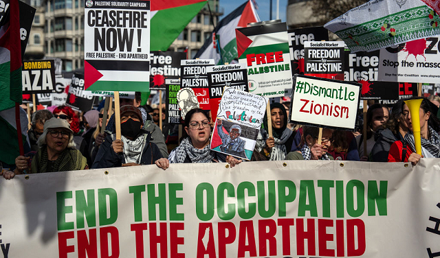 ستارمر يبرر احتمال حظر مسيرات مؤيدة لفلسطين في بريطانيا.. “الكثير من اليهود اشتكوا تكرار المظاهرات”