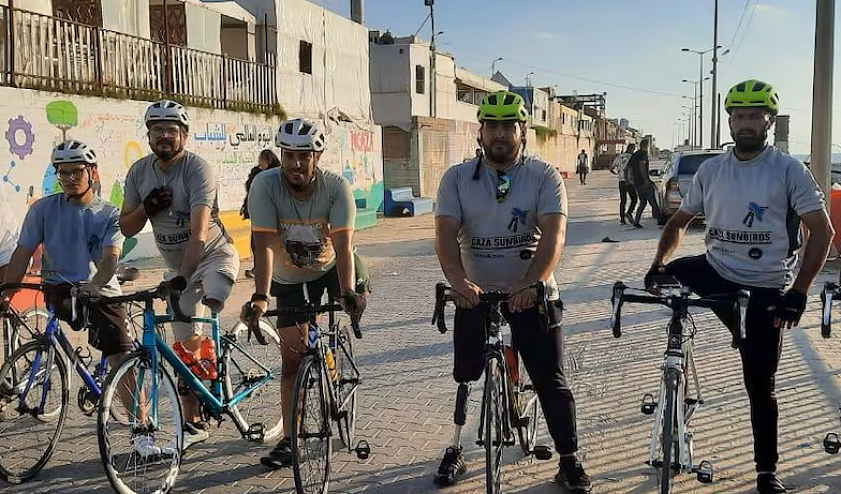 غزة: فريق راكبي الدراجات الهوائية مبتوري الأطراف يصل إلى مهرجان كان السينمائي