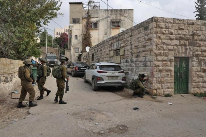الاحتلال يقتحم مدرسة في القدس ويستدعي مديرتها للتحقيق