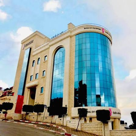في قلب الحرب.. كيف أضحى بنك فلسطين شريان حياة في غزة؟