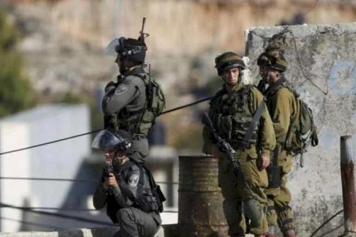 قوات الاحتلال تشدد من إجراءاتها العسكرية على مداخل شمال رام الله