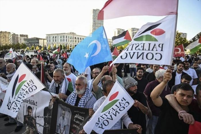 من سربرنيتسا إلى إسطنبول.. “قافلة فلسطين” البرية تواصل طريقها لكسر حصار غزة