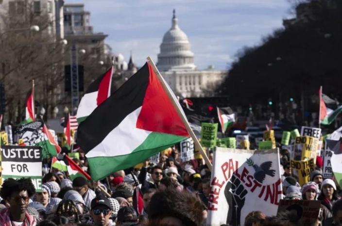 ديفيد هيرست: هل يصبح ترامب آخر رئيس صهيوني لأمريكا؟