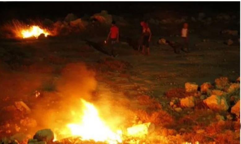اعتداءات عنيفة في جالود جنوب نابلس تخلل ذلك هجوم مستوطنين وإحراق أراضٍ زراعية