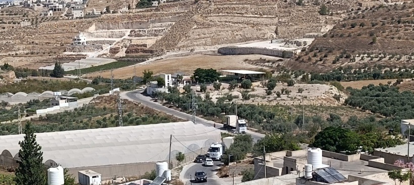 بيوت استيطانية جديدة في تل طاروسة.. والاحتلال يخطر بهدم 10 منازل ومنشآت فلسطينية